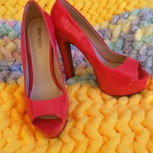 Pink pumps size 8.5 new never worn